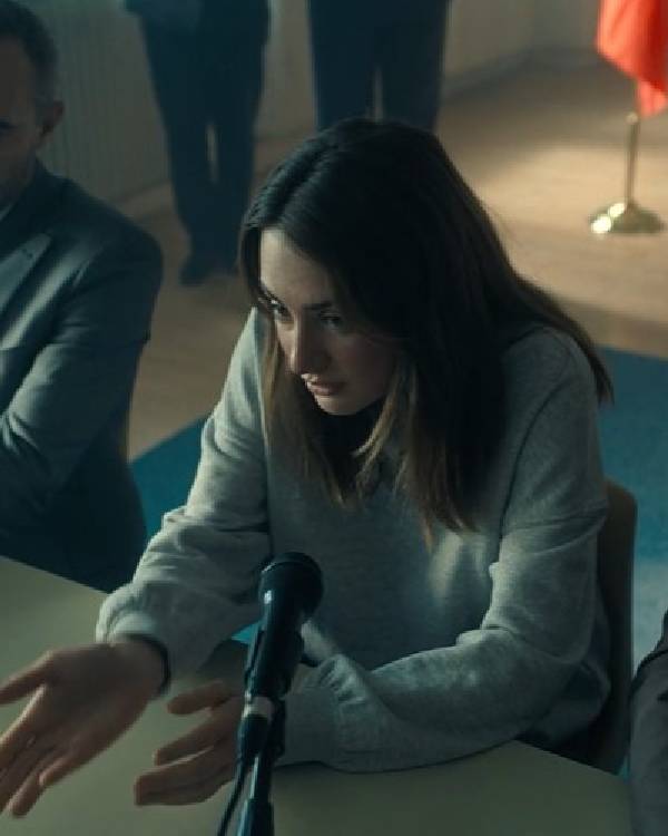 The Twisted Tale of Amanda Knox Grace Van Patten Grey Sweater Thobes